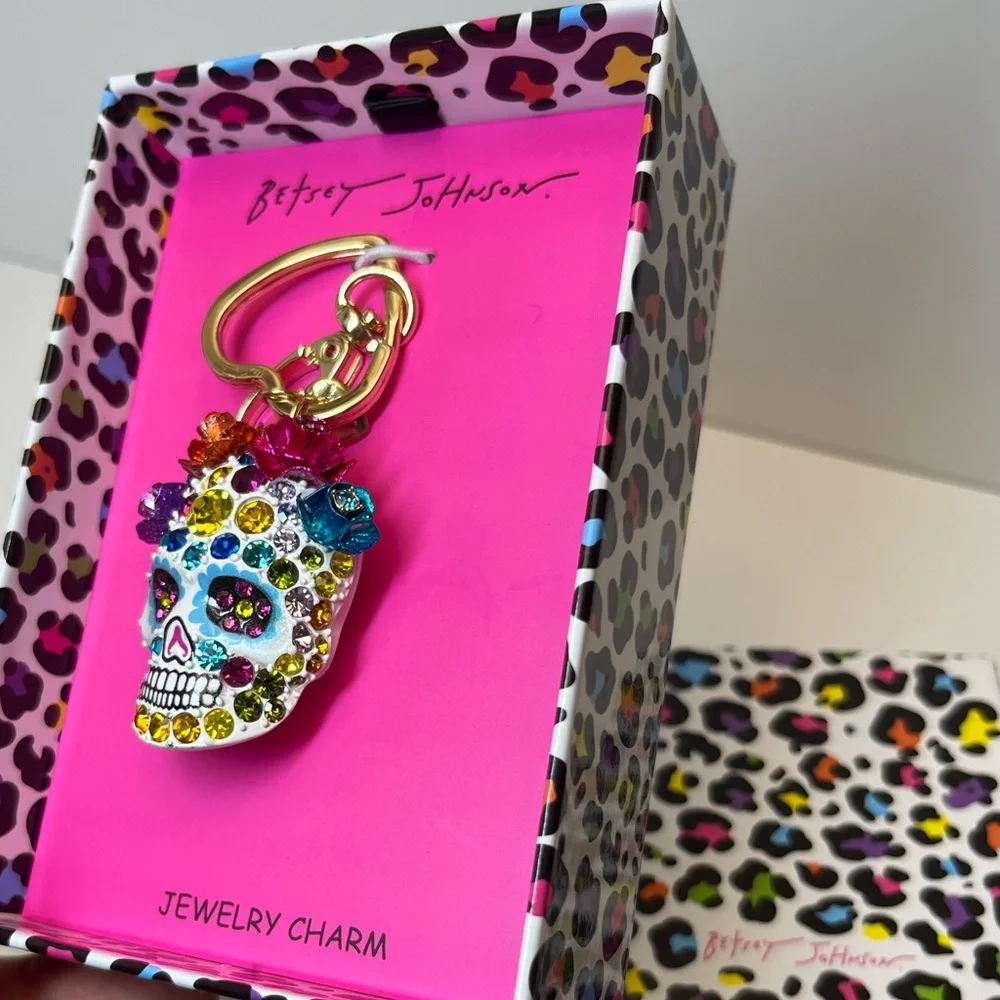 NWT ⚜️💖⚜️ Betsey Johnson Gorgeous Sugar Skull Keychain Bag Charm